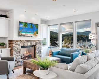 Bliss By the Bay - Brentwood Bay - Living room