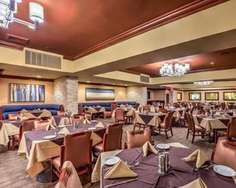 1 x Sedona King Non Smoking Room at Edgewater Casino Resort - Laughlin - Restaurant