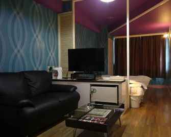 The Hotel - Adults Only - Osaka - Living room