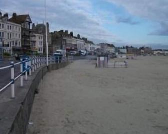 The Wilton Guest House - Weymouth - Beach