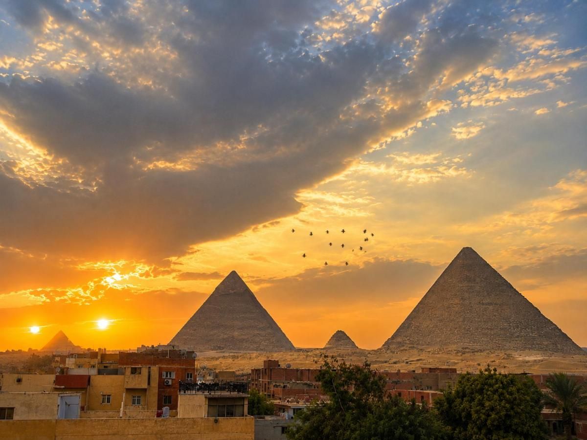 Flower Pyramids Inn thumbnail 2