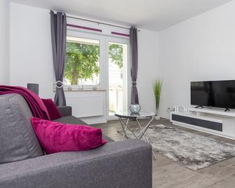 Modern furnished guest apartment in Velbert (near Essen-Dusseldorf-Wuppertal) - Velbert - Wohnzimmer