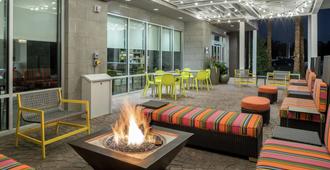 Home2 Suites by Hilton Jacksonville Airport - Jacksonville - Patio
