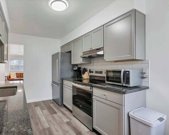 The Gahanna Getaway - Gahanna - Kitchen