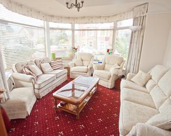 The Clydesdale - Paignton - Living room