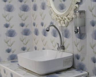 Bananaleaf Wedding Cafe & Resort - Nakhon Pathom - Bathroom