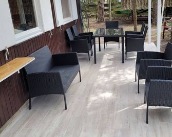 Hüttendorf für Euch alleine - geführter Yachtausflug nach Prieros inclusive! Nur 3 Minuten zum Badesee Fahrräder kostenlos vorhanden - Groß Köris - Patio