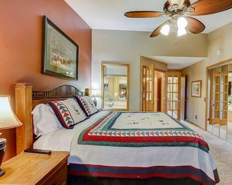 Brown Family Condo for Families Golf Tri - Wisconsin Dells - Bedroom