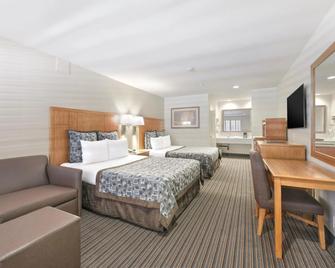 Anaheim Desert Inn & Suites - Anaheim - Bedroom