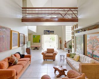 Spacious Art-Deco Guest House - Kingston - Lobby