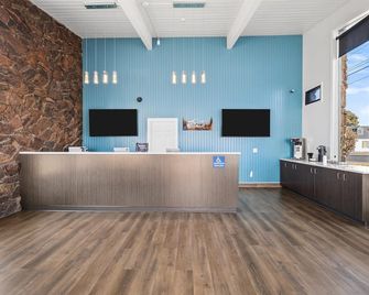 Bend Inn & Suites - Bend - Front desk