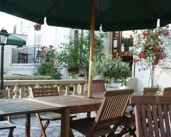 Hôtel Marie Louise - Enghien-les-Bains - Patio
