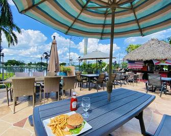 Royal Inn Hotel - Royal Palm Beach - Patio