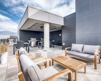 Appartement Luxe, Incredible Sunset View, Pool, Parking, Near Old Québec - Quebec - Balcón