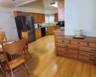 Beautiful 4-bedroom furnished home in lovely South Davis with AC, Washer, Dryer - Davis - Keuken
