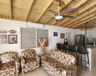 Cerca de la Parguera, Cabo Rojo, Guanica, Playa Santa. Restaurante cerca - Lajas