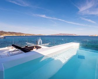 Captain Zeppos - Plaka - Pool
