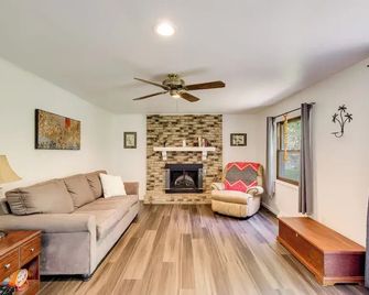 1 Mi to Freer Field: Ashland Home w/ Yard! - Ashland