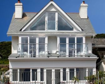Seaview - Looe - Building