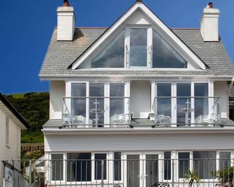 Seaview - Looe - Building