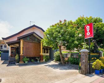 OYO 1642 Penginapan Anggrek Syariah 2 - Probolinggo - Building