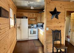 Cute 2 bedroom/1 bath house located on ranch 5 miles west of I35. - Mulhall - Cocina