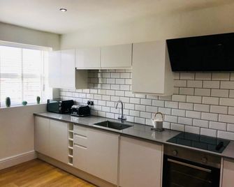 West cliff Apartment - Bournemouth - Kitchen