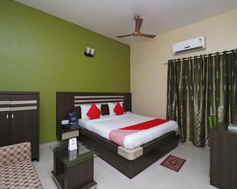 Oyo 12318 Hotel Sea Horse - Mandarmani - Bedroom