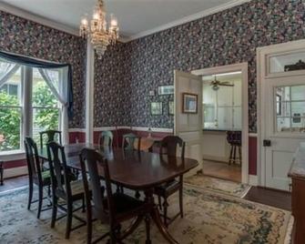 Carrier Houses Bed & Breakfast - Rutherfordton - Dining room