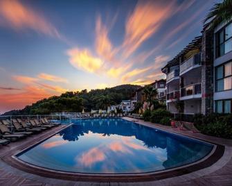 Sertil Deluxe Tropical Suites - Fethiye - Pool