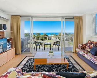 Elouera Tower - Maroochydore - Living room