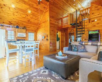 Cast Iron Cabin - Hot Tub & Mountain View - Near Chattanooga - South Pittsburg - Sala de estar