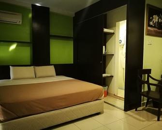 Tropicana Inn - Sitiawan - Schlafzimmer