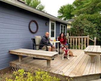 Cute Cottage for a Relaxing Getaway near Sparta, Wisconsin - Sparta - Terasa