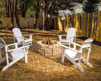 King Bed/ Gameroom/ Fire Pit & Grill/ Patio/ 5beds - Lawrenceville - Patio