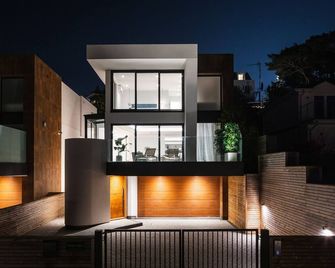 Harbour Escapes | Stunning 6 bedroom Villa with Harbour Views & great privacy - Ringwood - Budynek