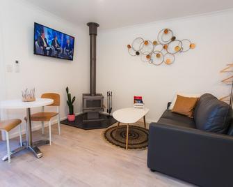 Seppelts View Cabins - Marananga - Living room