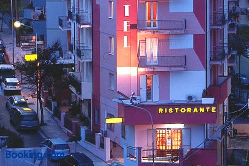 Hotel Grillo - Nuoro - Building