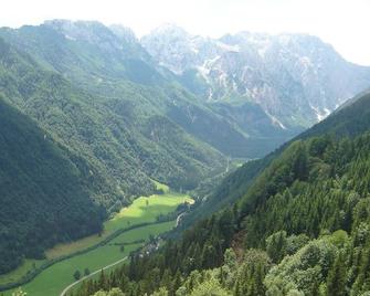 Mountain Escape; Superb Self Catering Apartment in Stunning Surroundings - Recica ob Savinji - Vista del exterior