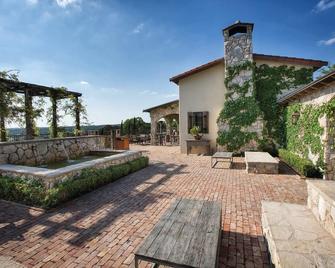 Guadalupe River 2 Bed/2 Bath Condo Resort ~Pools ~Slides - Hunt - Patio
