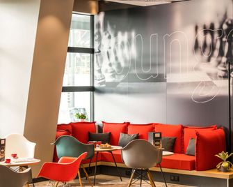 Ibis Rennes Centre Gare Sud - רן - טרקלין
