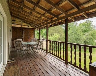 Alexandria Bay House Sleeps 14brOr Sleeps 6 Up And 8 Down Separately - Александрія Бей - Балкон