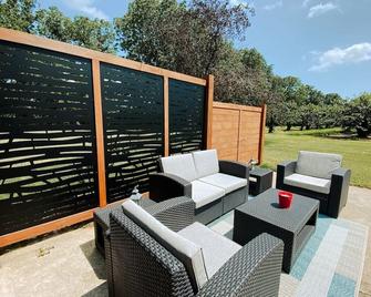 Inn The Orchard, Modern Cottage, private Hot Tub - Jordan - Innenhof