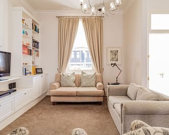 Six Selbourne - Cape Town - Living room