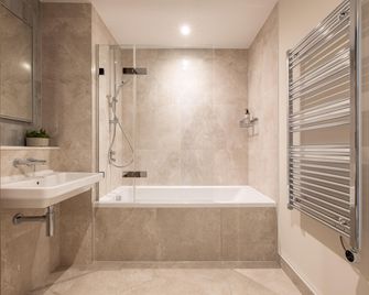 Charles Hope London Greenford - Greenford - Bathroom