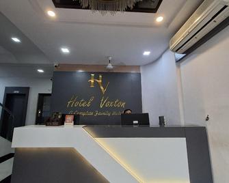 Hotel Voxton - Utan - Front desk