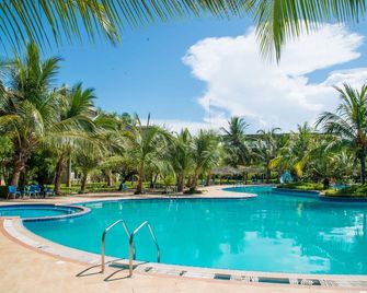 Sunrise Beach Resort - Dar Es Salaam - Pool