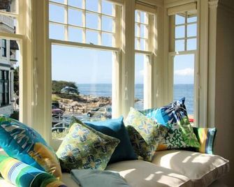 3118 Yellow House Main home - Pacific Grove - Living room