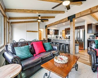 Family-Friendly Lakefront Retreat in Tomahawk! - Tomahawk - Huiskamer