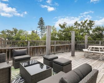 Luxury Contemporary Condo in Downtown Collingwood 97044 - Collingwood - Balcony